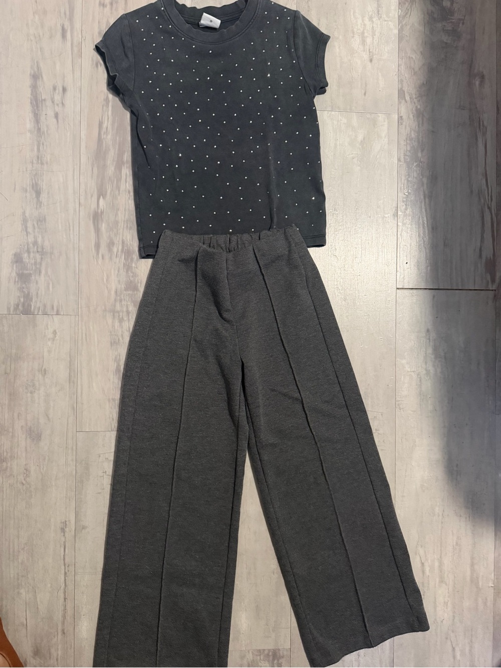 Zara Girl’s Dark Gray Wide-Leg Knit Pants and tshirt